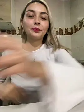 Snapshot of emma_oxford chatting on March 11, 2025, 11:47 pm emma oxford online show from March 11, 2025, 11:47 pm