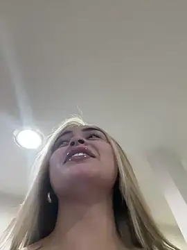 Snapshot of emma_oxford chatting on February 28, 2026, 2:44 am emma oxford online show from February 28, 2026, 2:44 am