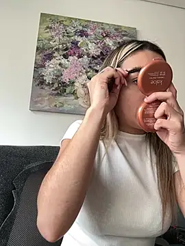 emma oxford online show from April 24, 2026, 8:44 pm