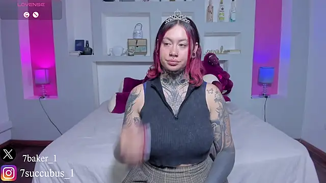 ViolettaBaker  online show from November 22, 2025, 3:55 pm