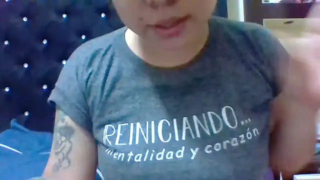 Snapshot of Jennxdolls chatting on December 13, 2024, 4:33 am Jennxdolls online show from December 13, 2024, 4:33 am