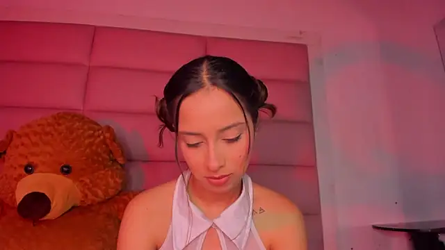 Snapshot of little-Emma chatting on November 12, 2025, 11:08 pm little-Emma online show from November 12, 2025, 11:08 pm