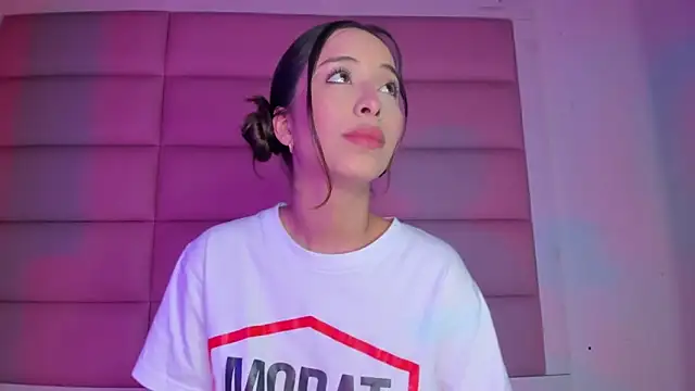 Snapshot of little-Emma chatting on December 15, 2025, 3:12 am little-Emma online show from December 15, 2025, 3:12 am