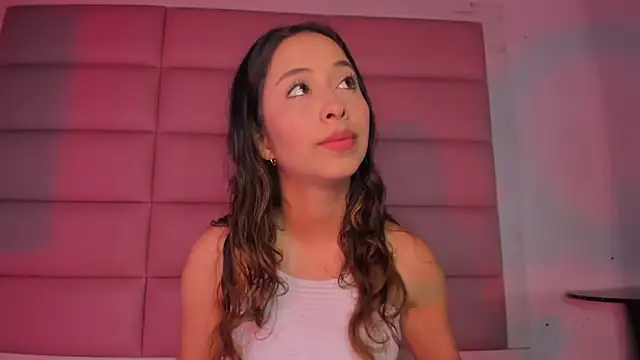 Snapshot of little-Emma chatting on November 15, 2025, 11:20 pm little-Emma online show from November 15, 2025, 11:20 pm