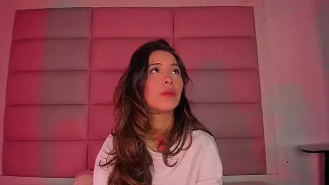 Snapshot of little-Emma chatting on November 30, 2025, 3:07 am little-Emma online show from November 30, 2025, 3:07 am