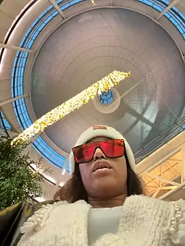 Black Dolll online show from November 6, 2025, 2:21 pm