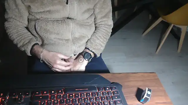 Adri gard online show from March 13, 2026, 9:09 pm