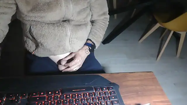 Adri gard online show from March 19, 2026, 9:37 pm