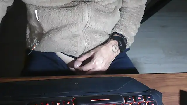 Adri gard online show from November 30, 2025, 8:42 pm