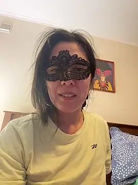 Snapshot of Reinacatchile chatting on February 19, 2025, 1:40 am Reinacatchile online show from February 19, 2025, 1:40 am