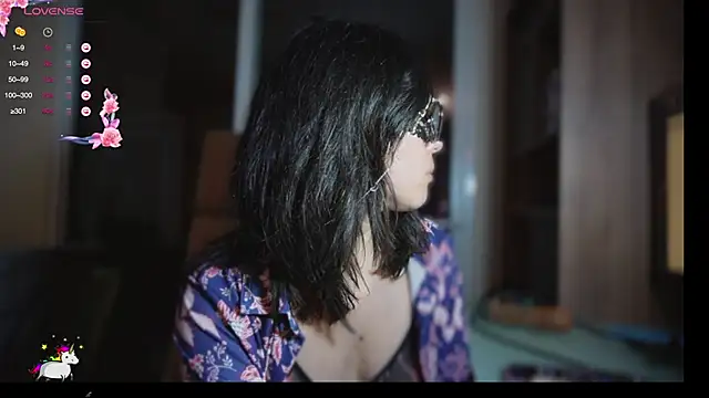 Snapshot of Reinacatchile chatting on October 2, 2025, 12:47 am Reinacatchile online show from October 2, 2025, 12:47 am