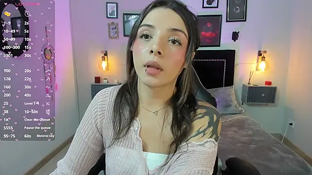 Charlotte  Benett online show from February 12, 2026, 4:01 am