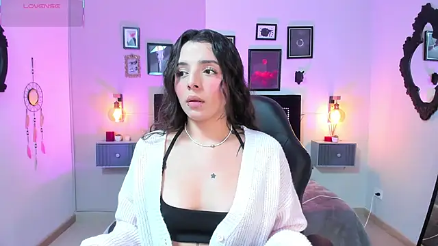 Charlotte  Benett online show from January 9, 2026, 4:41 am