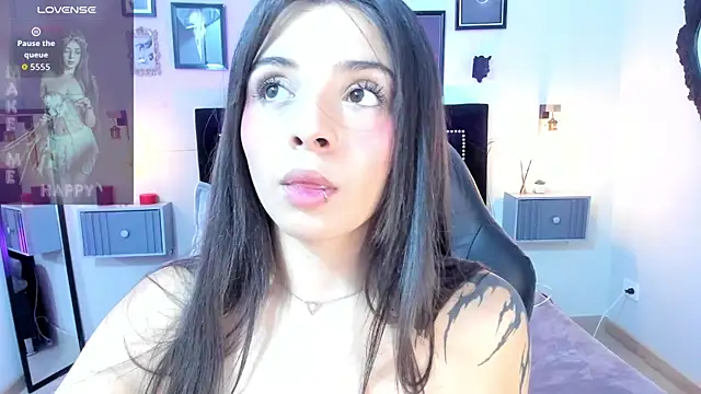 Charlotte  Benett online show from March 29, 2026, 6:59 am