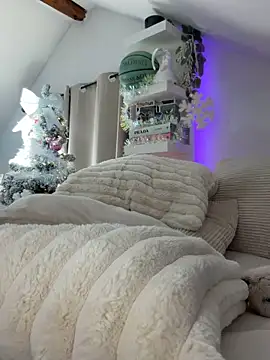 Snapshot of JezzyHill chatting on December 15, 2025, 11:38 am JezzyHill online show from December 15, 2025, 11:38 am