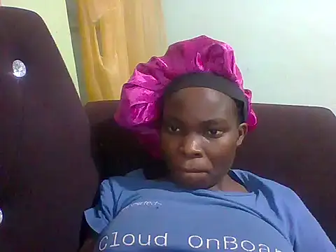 Snapshot of sexxyqueenn22 chatting on November 17, 2025, 4:00 pm sexxyqueenn22 online show from November 17, 2025, 4:00 pm