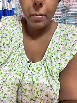 Beauty-queen online show from June 25, 2026, 3:17 pm