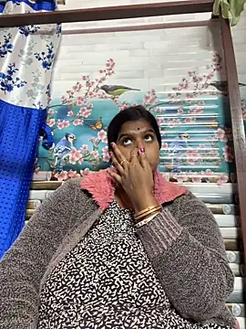 Snapshot of Beauty-queen chatting on February 21, 2025, 11:01 am Beauty-queen online show from February 21, 2025, 11:01 am