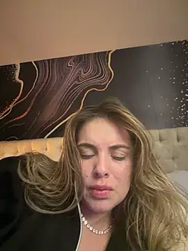 Snapshot of Alirawrz chatting on April 23, 2026, 1:56 am Alirawrz online show from April 23, 2026, 1:56 am