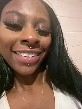 Snapshot of ebonysnow225 chatting on December 17, 2025, 6:51 am ebonysnow225 online show from December 17, 2025, 6:51 am