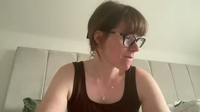 Snapshot of redheadrosie69 chatting on May 4, 2026, 8:17 am redheadrosie69 online show from May 4, 2026, 8:17 am