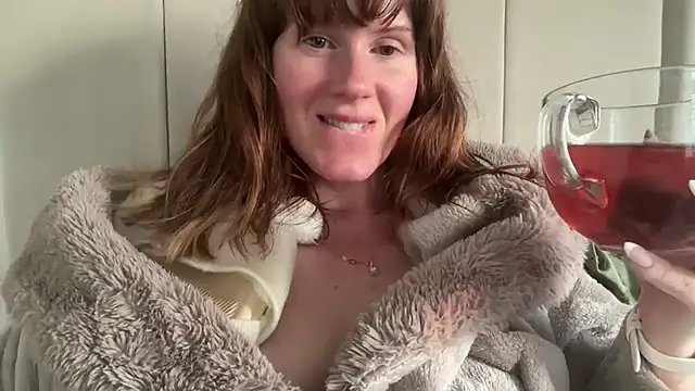 Snapshot of redheadrosie69 chatting on May 17, 2026, 7:03 pm redheadrosie69 online show from May 17, 2026, 7:03 pm