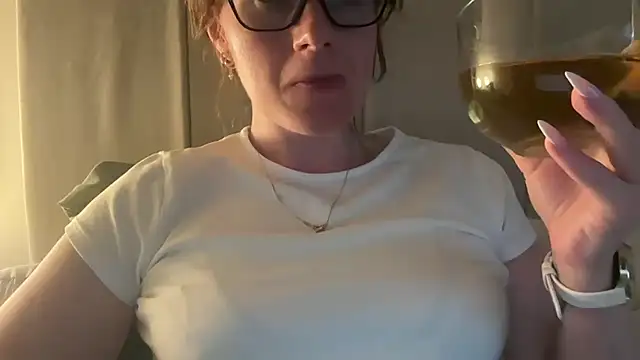 Snapshot of redheadrosie69 chatting on May 7, 2026, 7:06 pm redheadrosie69 online show from May 7, 2026, 7:06 pm