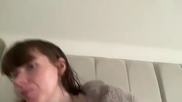 redheadrosie69 online show from February 13, 2026, 10:04 am