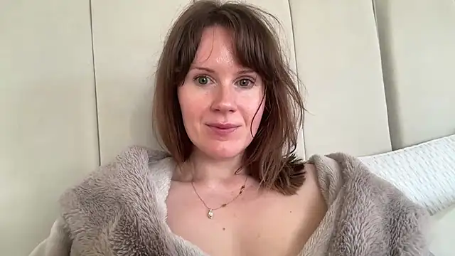 redheadrosie69 online show from March 17, 2026, 9:34 am