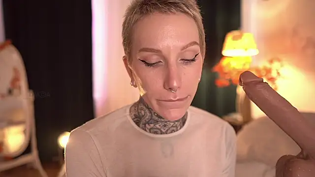 Snapshot of ifuckingtoy_ chatting on November 5, 2025, 10:18 am ifuckingtoy online show from November 5, 2025, 10:18 am