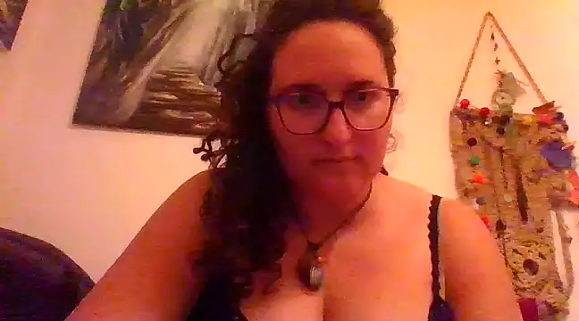 juicyrubies online show from March 12, 2025, 6:43 pm