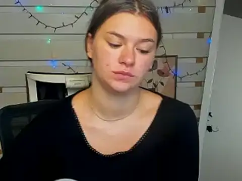 Josephine Kiss online show from June 19, 2026, 1:06 pm