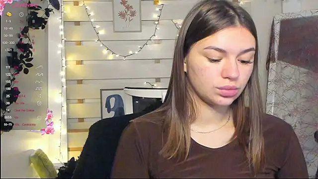 Josephine Kiss online show from November 4, 2025, 1:04 pm