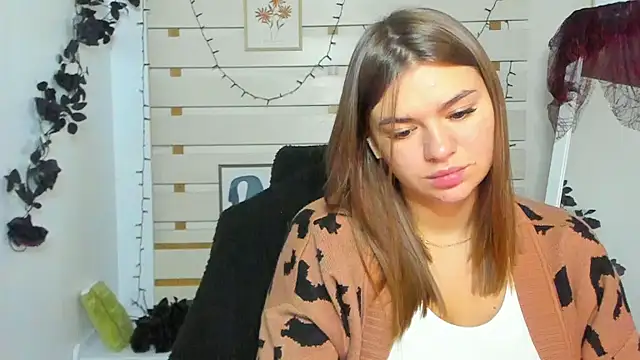 Josephine Kiss online show from November 10, 2025, 1:38 pm