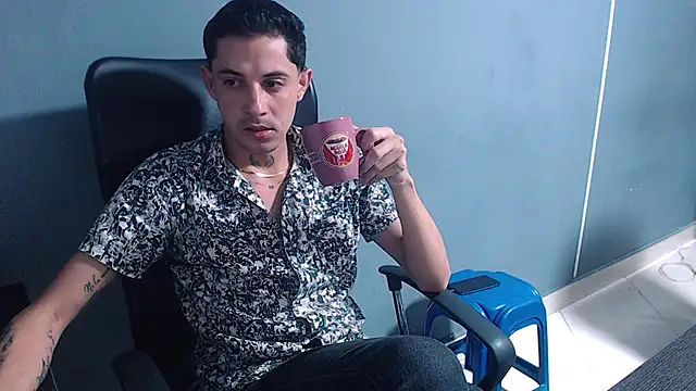 Snapshot of Erick_Wall chatting on January 23, 2025, 7:32 am Erick Wall online show from January 23, 2025, 7:32 am