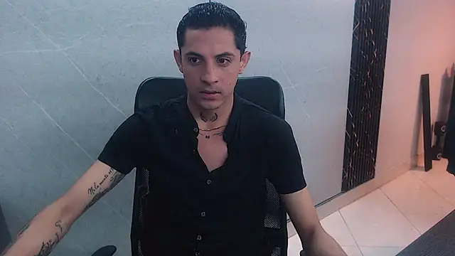 Snapshot of Erick_Wall chatting on February 23, 2025, 1:13 am Erick Wall online show from February 23, 2025, 1:13 am