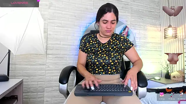 Snapshot of sussy__stone chatting on April 4, 2026, 12:01 pm sussy stone online show from April 4, 2026, 12:01 pm
