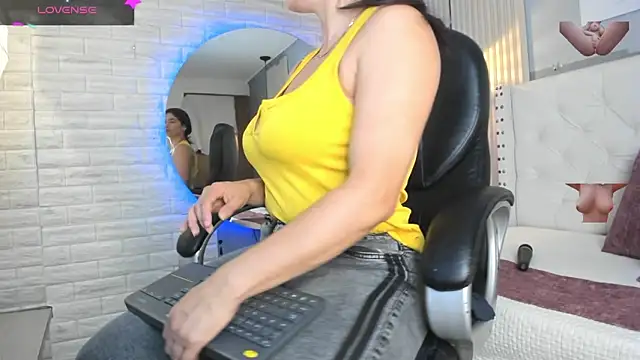 Snapshot of sussy__stone chatting on March 14, 2026, 12:00 pm sussy stone online show from March 14, 2026, 12:00 pm