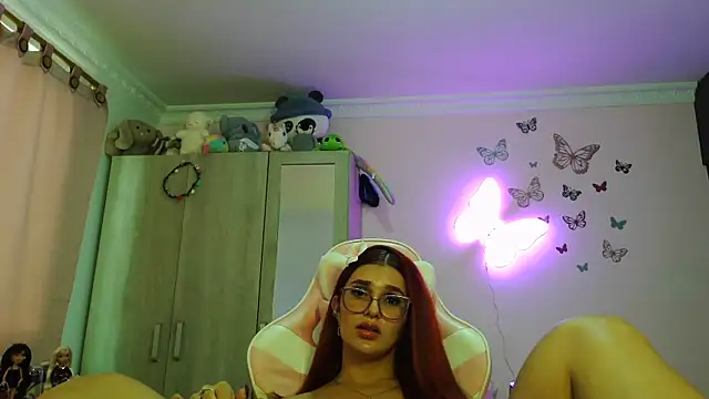 Snapshot of caroline_jonson chatting on April 6, 2026, 2:51 pm caroline jonson online show from April 6, 2026, 2:51 pm