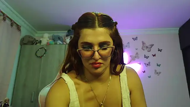 Snapshot of caroline_jonson chatting on April 1, 2026, 10:39 pm caroline jonson online show from April 1, 2026, 10:39 pm
