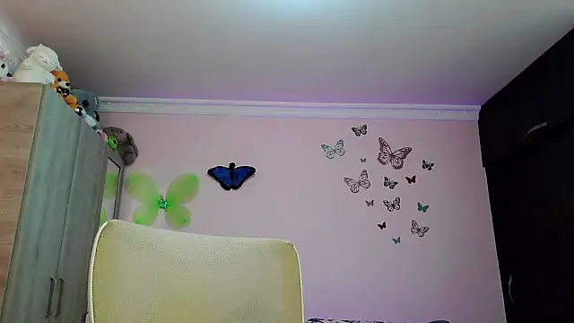 Snapshot of caroline_jonson chatting on September 20, 2025, 2:33 pm caroline jonson online show from September 20, 2025, 2:33 pm