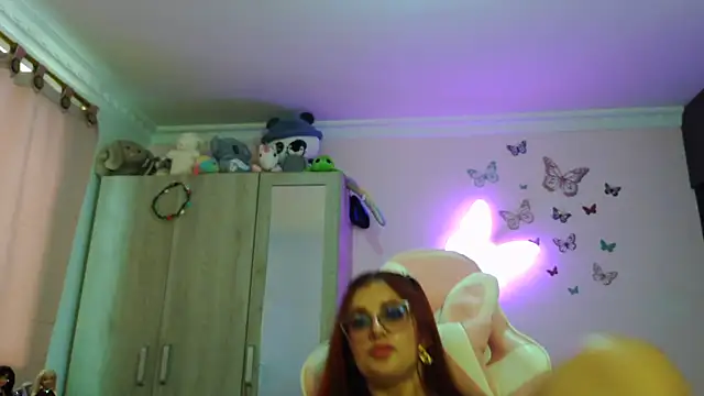 Snapshot of caroline_jonson chatting on April 4, 2026, 3:29 pm caroline jonson online show from April 4, 2026, 3:29 pm