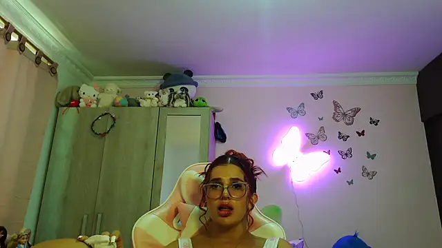 Snapshot of caroline_jonson chatting on April 26, 2026, 5:10 pm caroline jonson online show from April 26, 2026, 5:10 pm