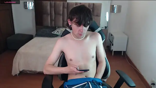 Snapshot of Ashboy_1 chatting on May 29, 2026, 12:55 pm Ashboy 1 online show from May 29, 2026, 12:55 pm