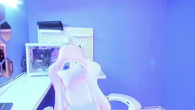 Snapshot of Danna_777_ chatting on November 24, 2025, 5:24 pm Danna 777 online show from November 24, 2025, 5:24 pm