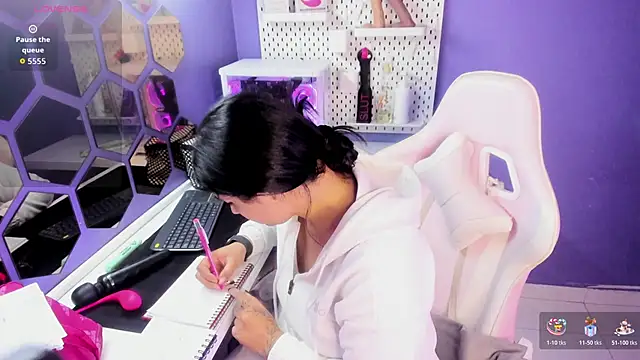 Snapshot of Danna_777_ chatting on November 11, 2025, 11:53 pm Danna 777 online show from November 11, 2025, 11:53 pm