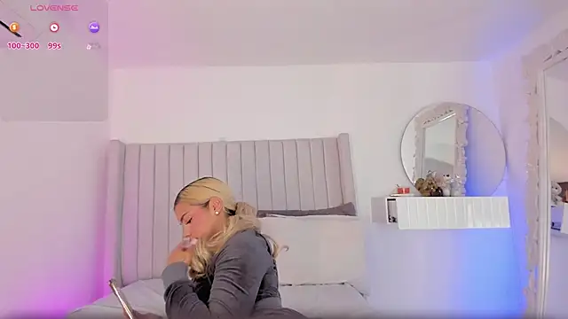 Snapshot of Shelynna_azzul chatting on June 6, 2026, 12:21 pm Shelynna azzul online show from June 6, 2026, 12:21 pm