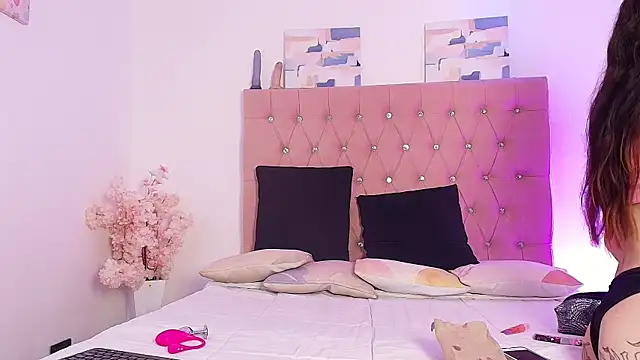 Snapshot of Tifanny_Sweett chatting on September 24, 2025, 2:01 pm Tifanny Sweett online show from September 24, 2025, 2:01 pm