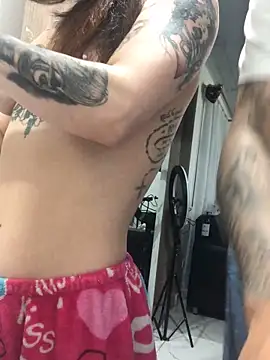 Snapshot of Tifanny_Sweett chatting on October 22, 2025, 3:39 am Tifanny Sweett online show from October 22, 2025, 3:39 am