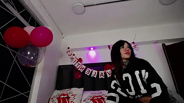 Snapshot of Tifanny_Sweett chatting on February 13, 2025, 4:32 am Tifanny Sweett online show from February 13, 2025, 4:32 am